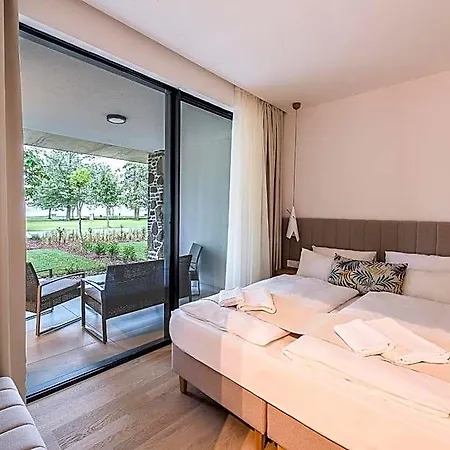 Oliver Lux 4*