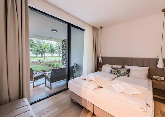 Oliver Lux 4*